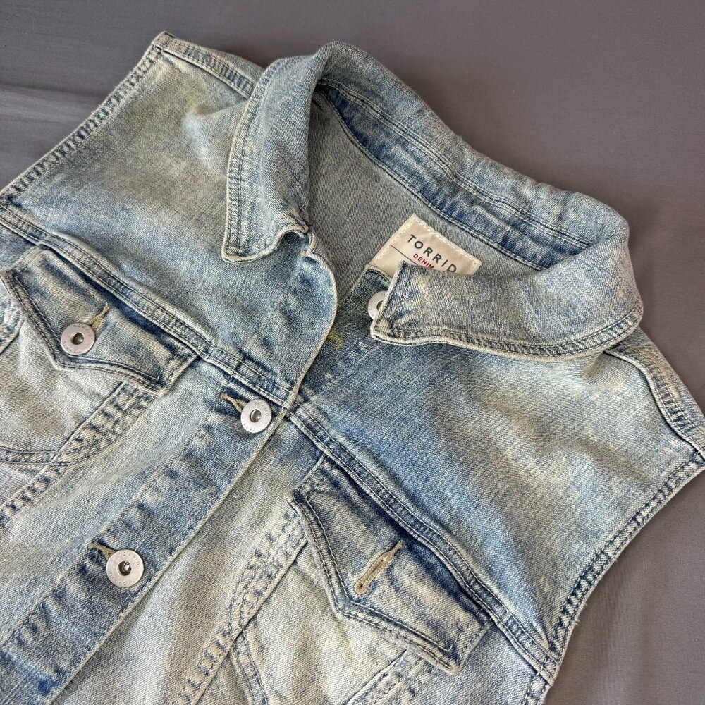 Torrid Light Wash Denim Vest Women's 3X Blue Jean Casual Preppy Y2K Button Up